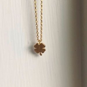 Golden four leaf clover necklace. NWOT. very cute